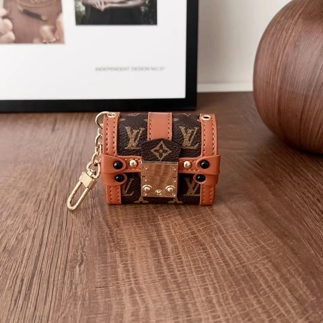 Louis Vuitton Signature Snap