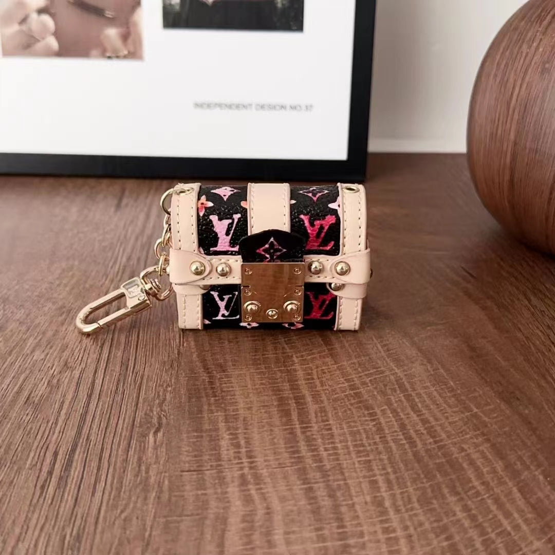 Louis Vuitton Signature Snap