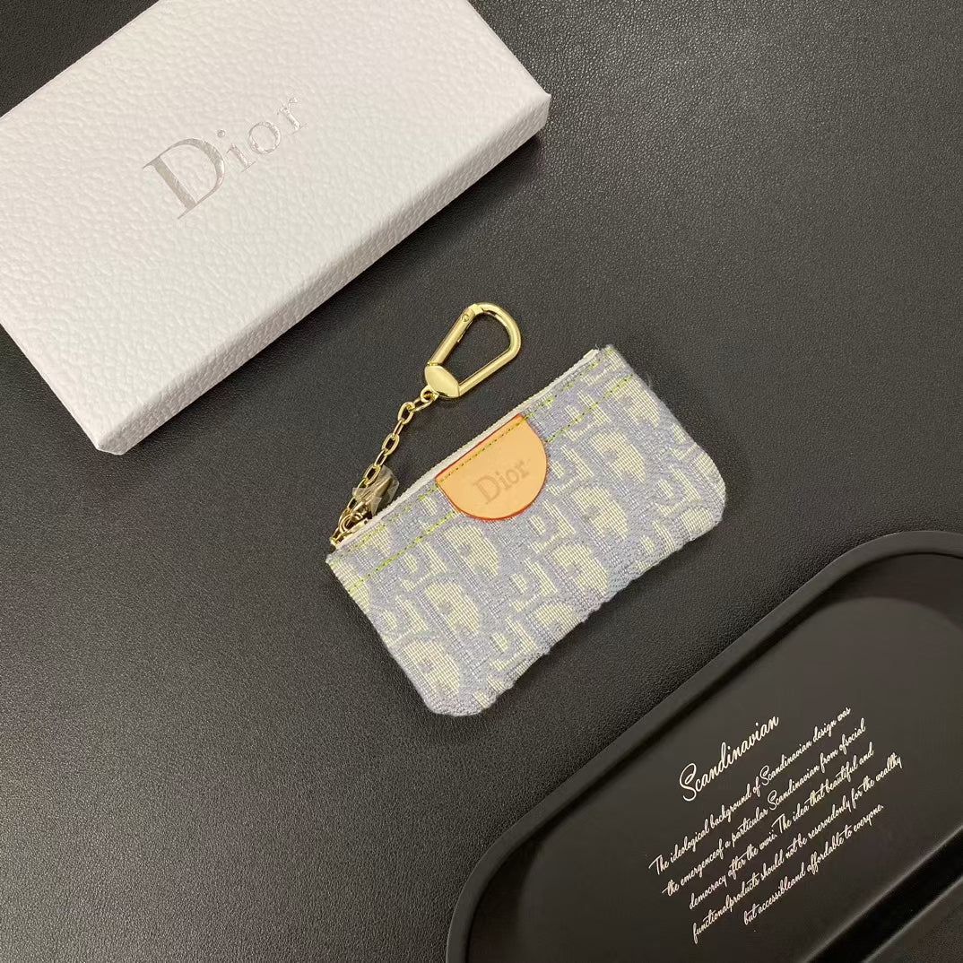 Louis Vuitton Essentials Card Case Luxury