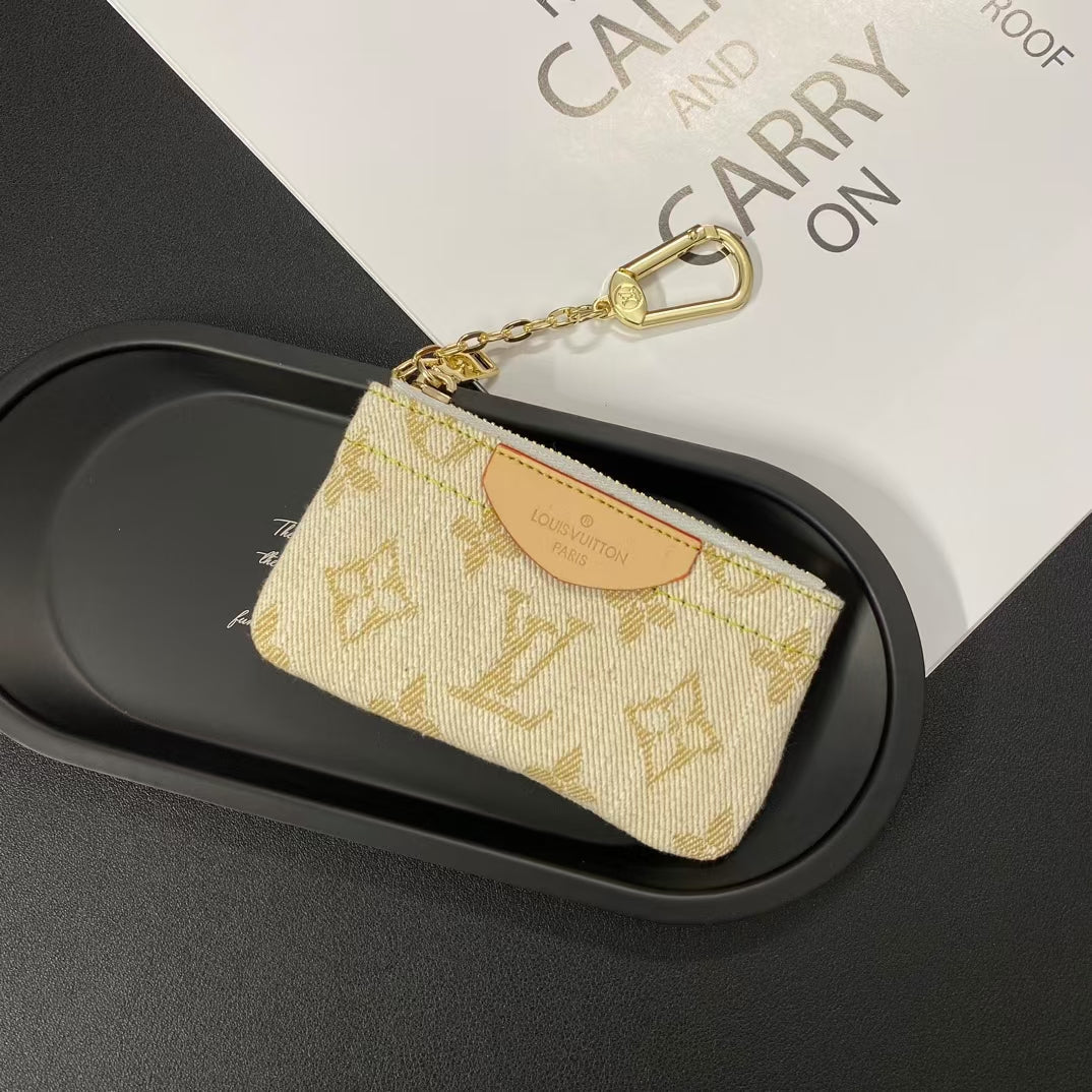 Louis Vuitton Essentials Card Case