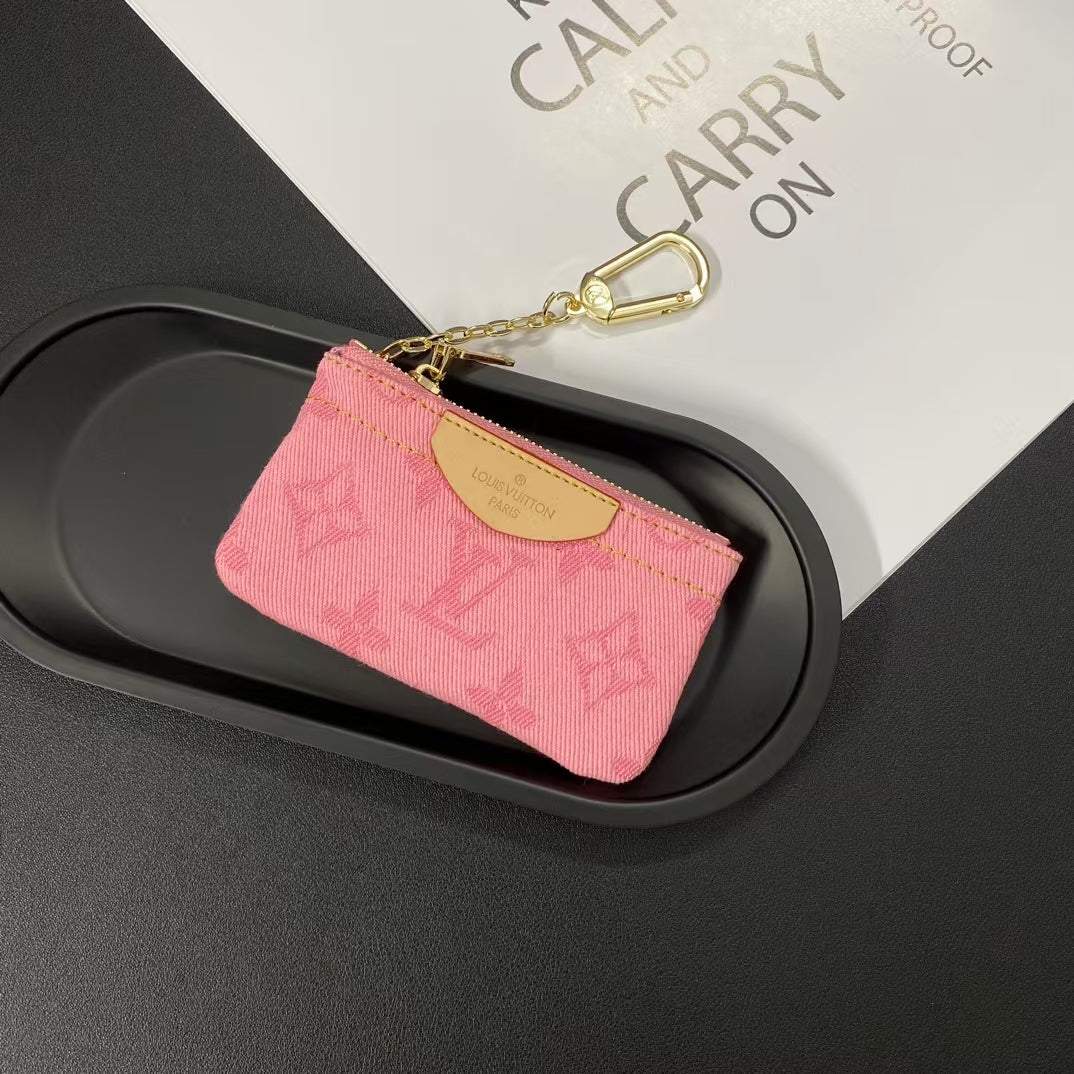 Louis Vuitton Essentials Card Case