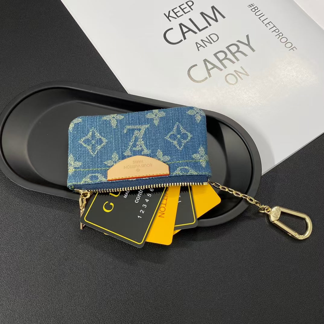 Louis Vuitton Essentials Card Case