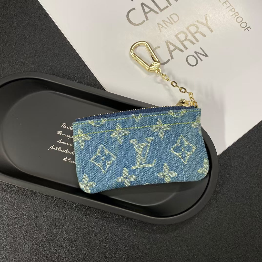 Louis Vuitton Essentials Card Case