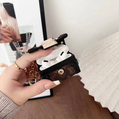 Louis Vuitton Signature Snap
