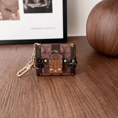 Louis Vuitton Signature Snap