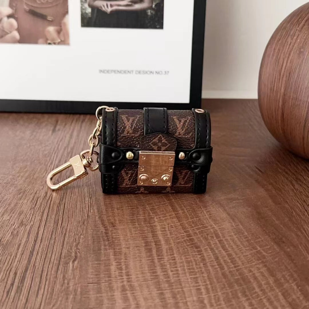 Louis Vuitton Signature Snap
