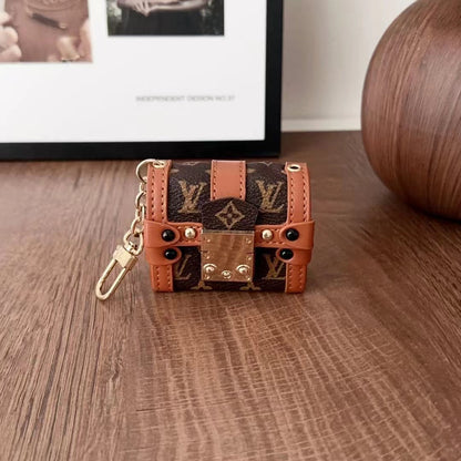 Louis Vuitton Signature Snap
