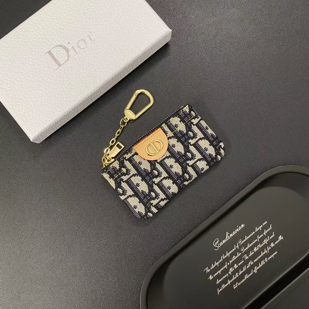 Louis Vuitton Essentials Card Case Luxury