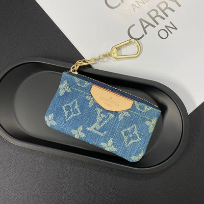 Louis Vuitton Essentials Card Case