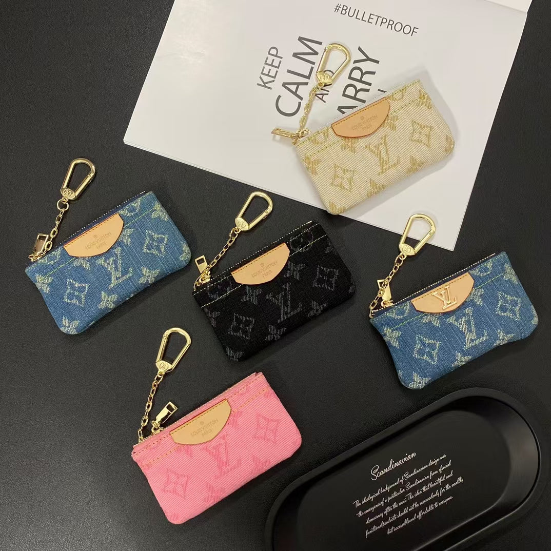 Louis Vuitton Essentials Card Case